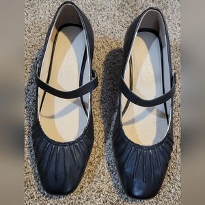 8M, Journee Collection "Signature", black heel Mary Jane